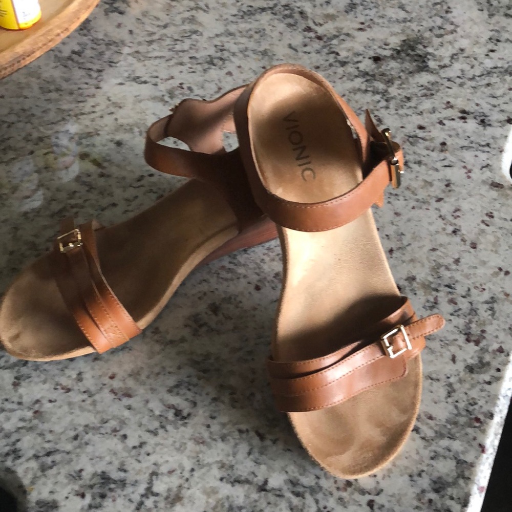 Vionics tan size 8 sandal